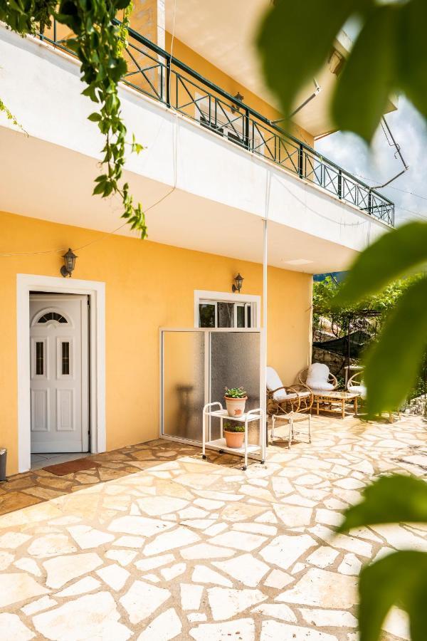 Janakis Apartments Himare Exterior photo