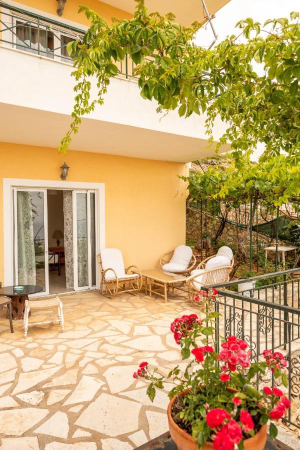 Janakis Apartments Himare Exterior photo