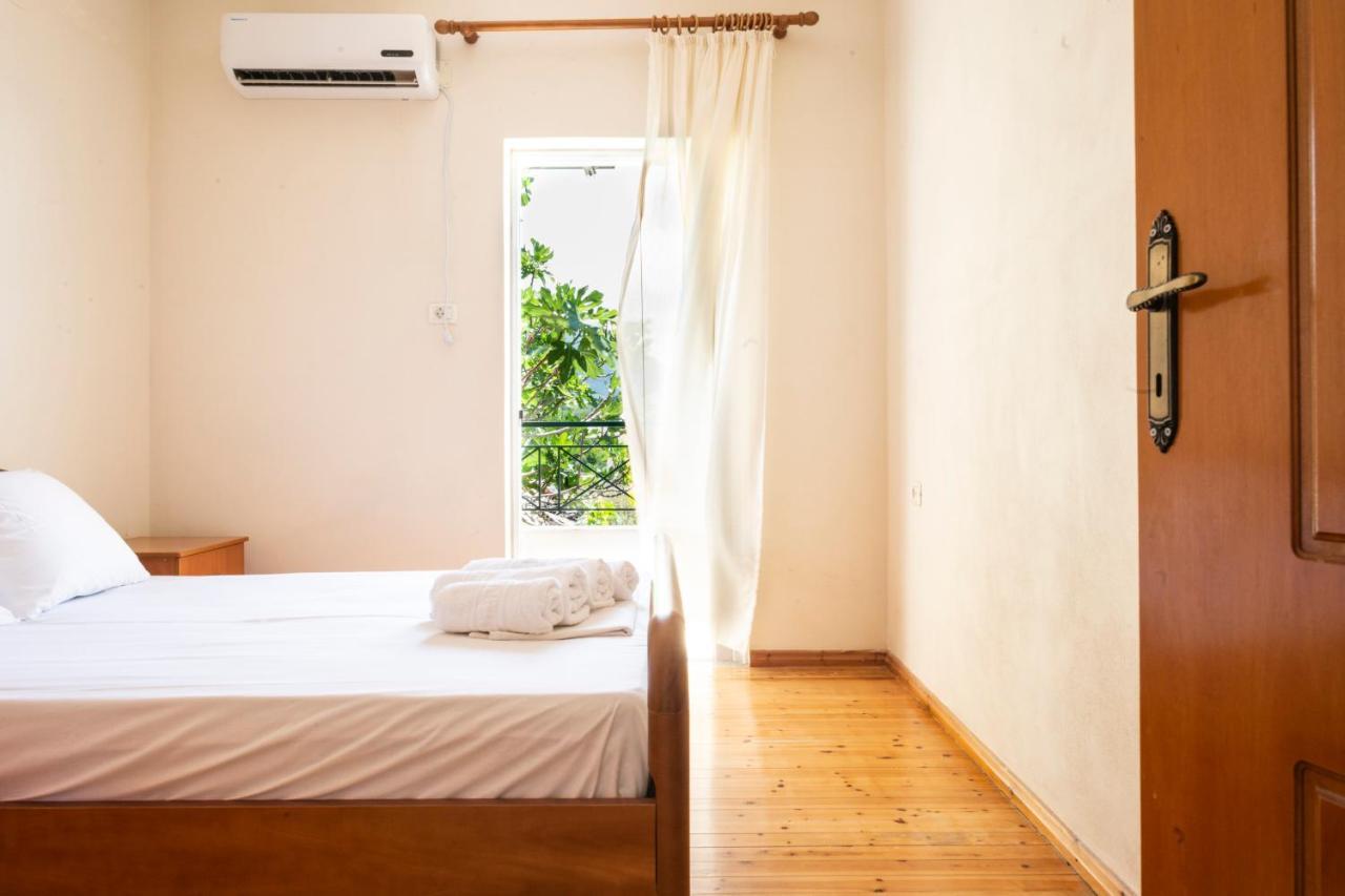 Janakis Apartments Himare Exterior photo
